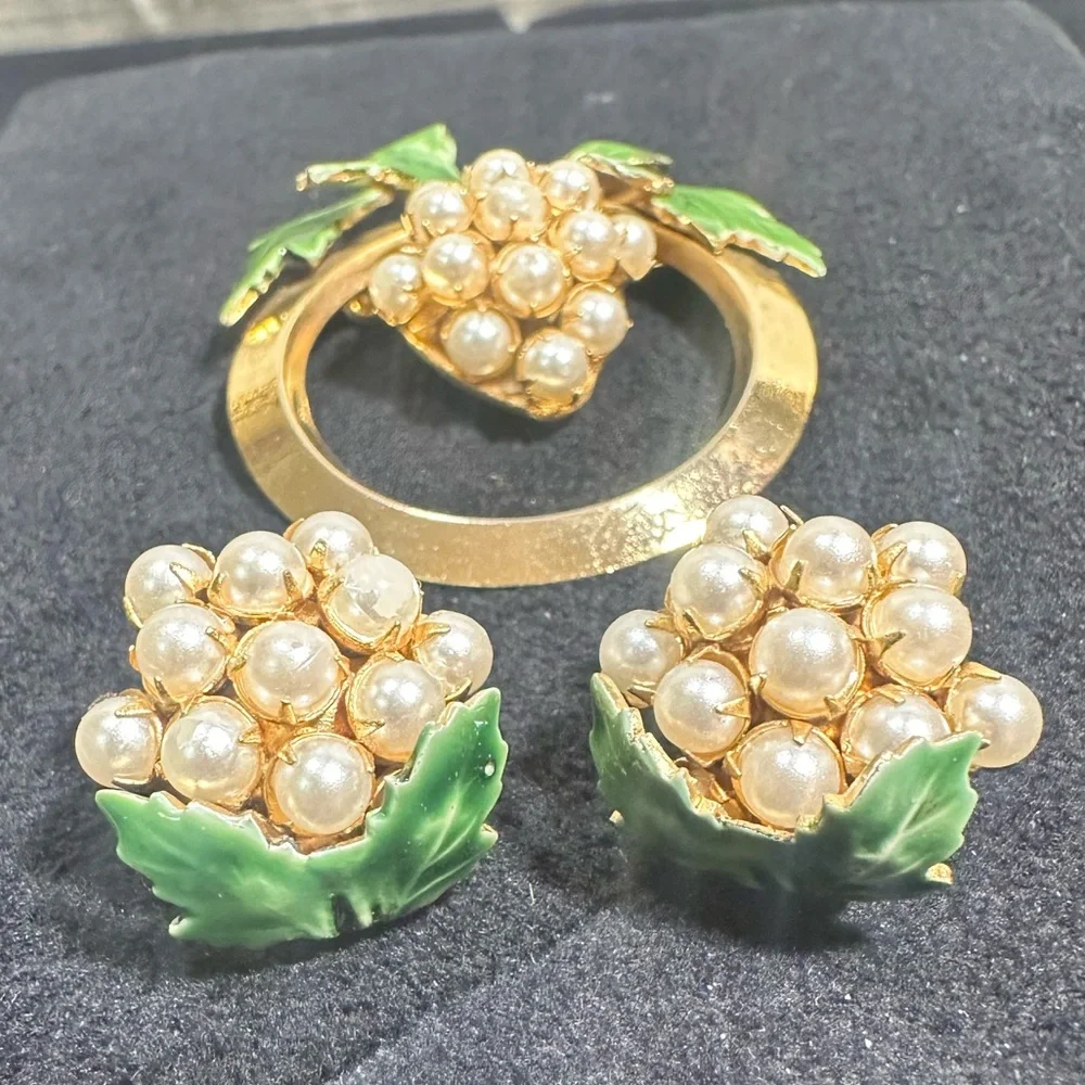 🚨RARE🔥: Vtg Sandor Pearl Cluster Accent Brooch & Earring Set - Picture 3 of 12